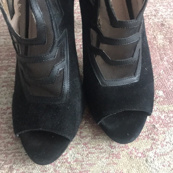 T Tahari black suede open toe booties - Picture 2 of 7